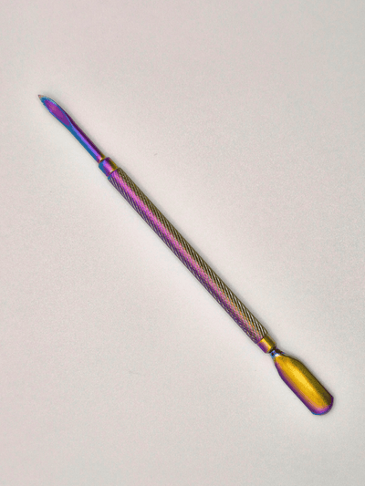 Rainbow coloured cuticle pusher